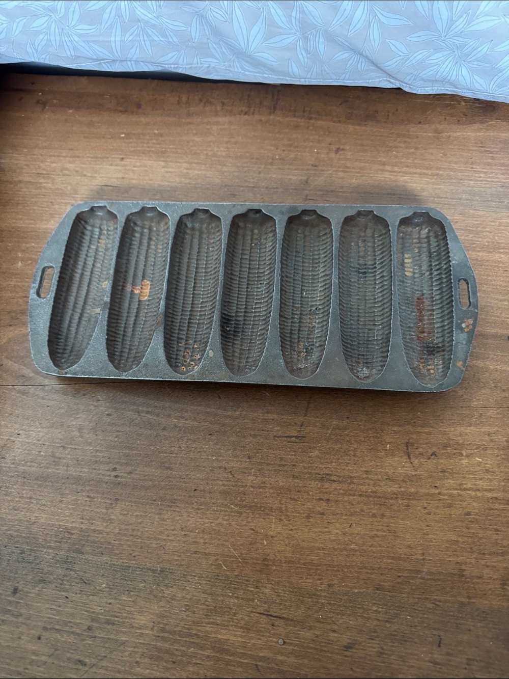 Vintage Cast Iron Corn Stick Pan - 7 Cavities